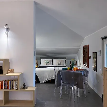 Nest בית הארחה קסטלנואובו דל גארדה
